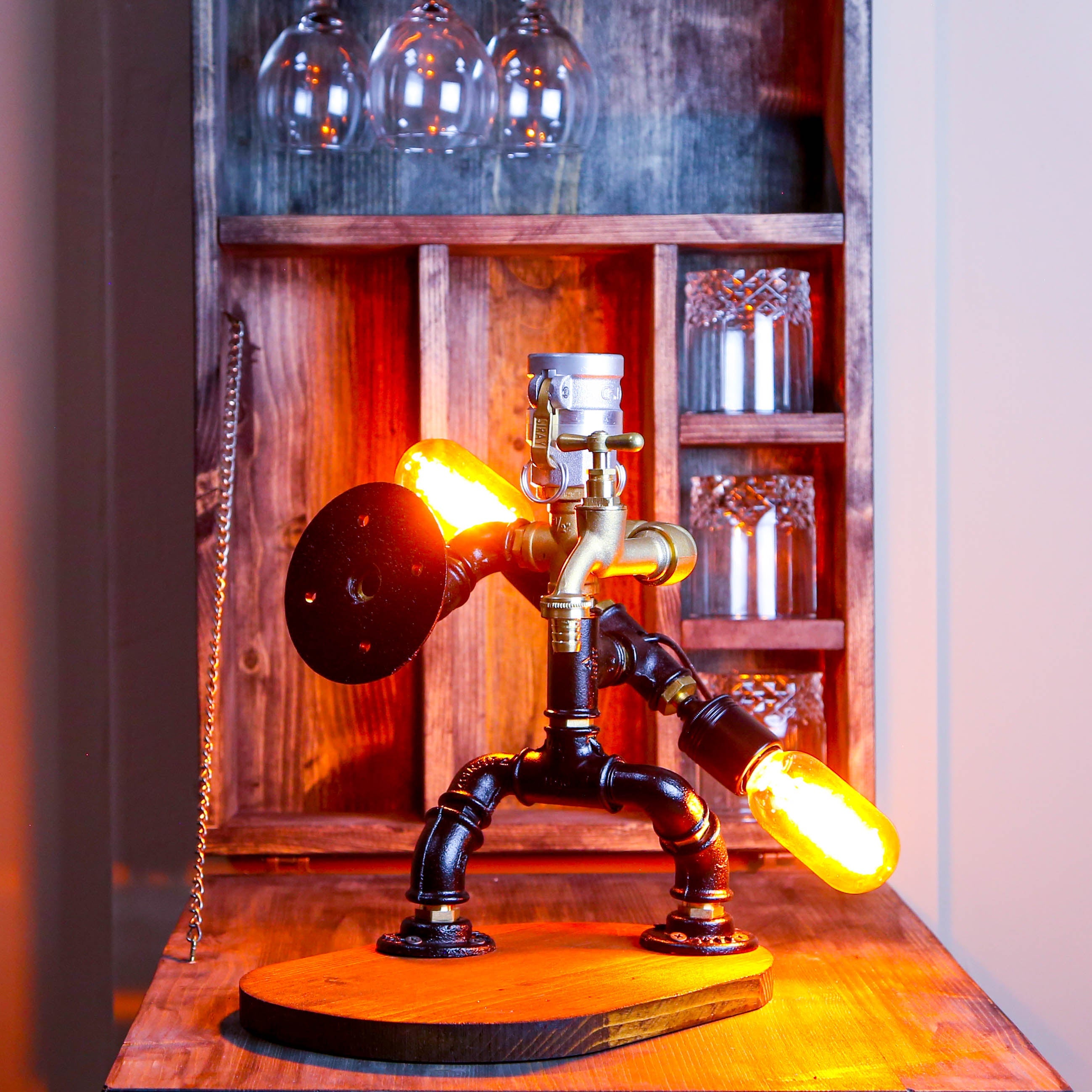 SAVAŞÇI. Lampenser İçki Çeşmesi