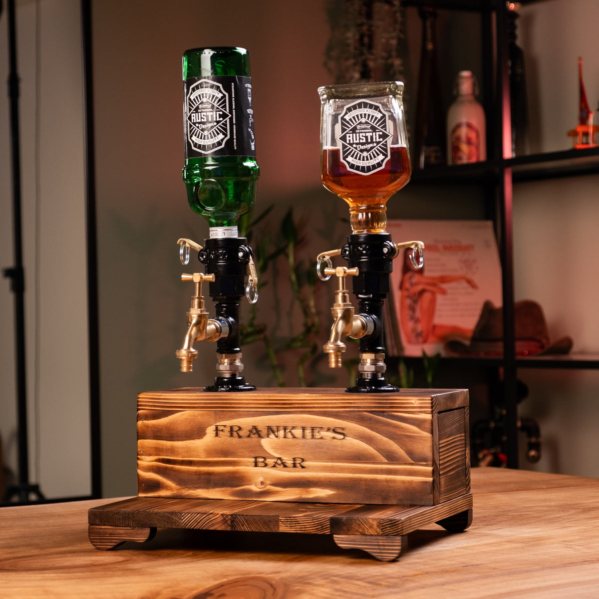 Çift musluklu, gizli çekmeceli kilitli içki çeşmesi – önden görünüm