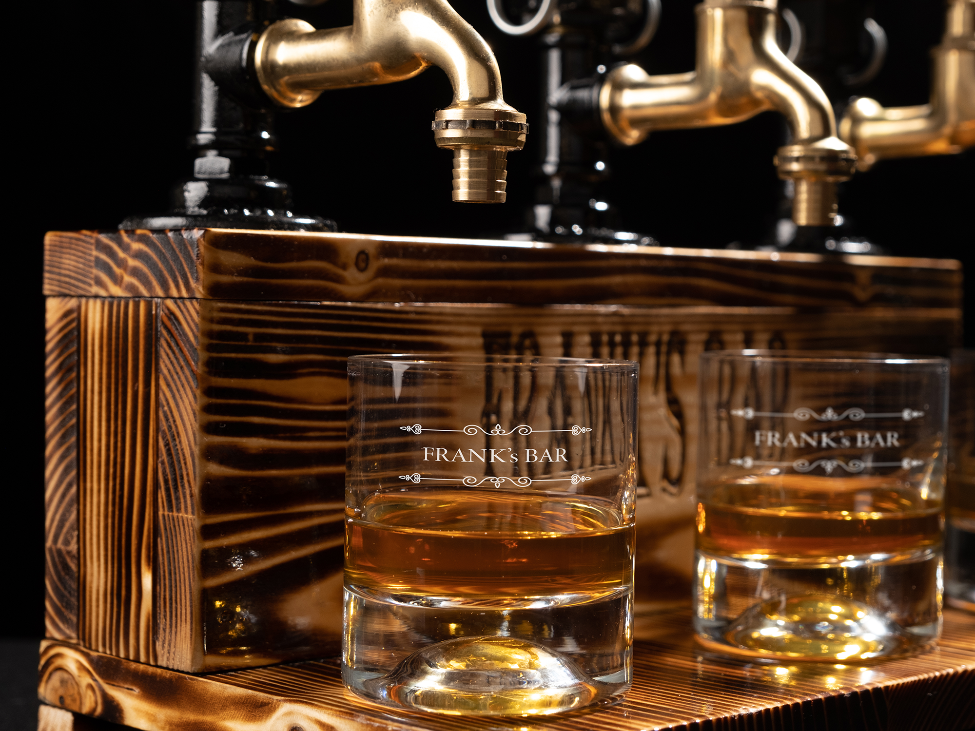 FRANK'S. Kişiye Özel Ahşap İçki Çeşmesi