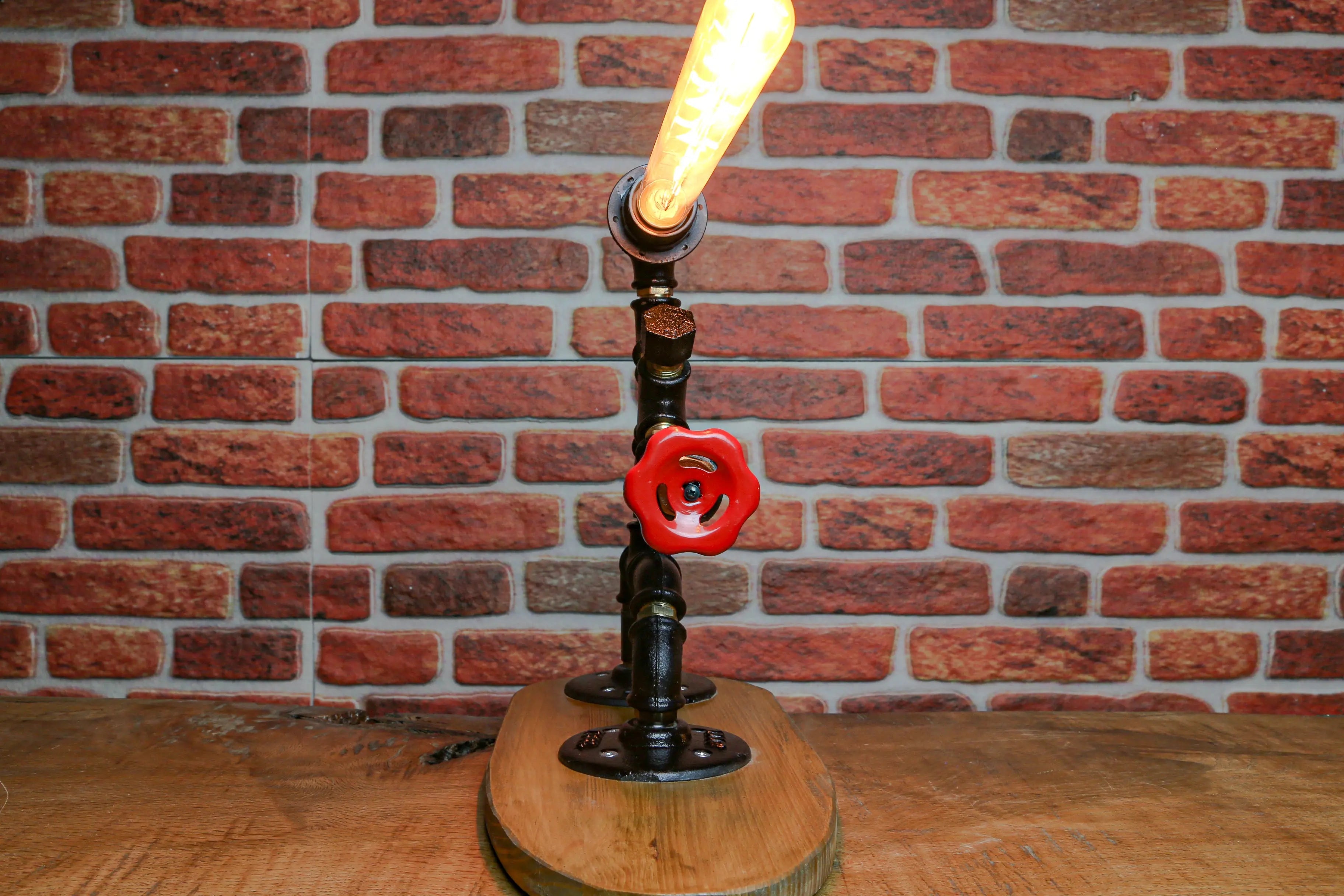 DEMİR ADAM. Gece Lambası