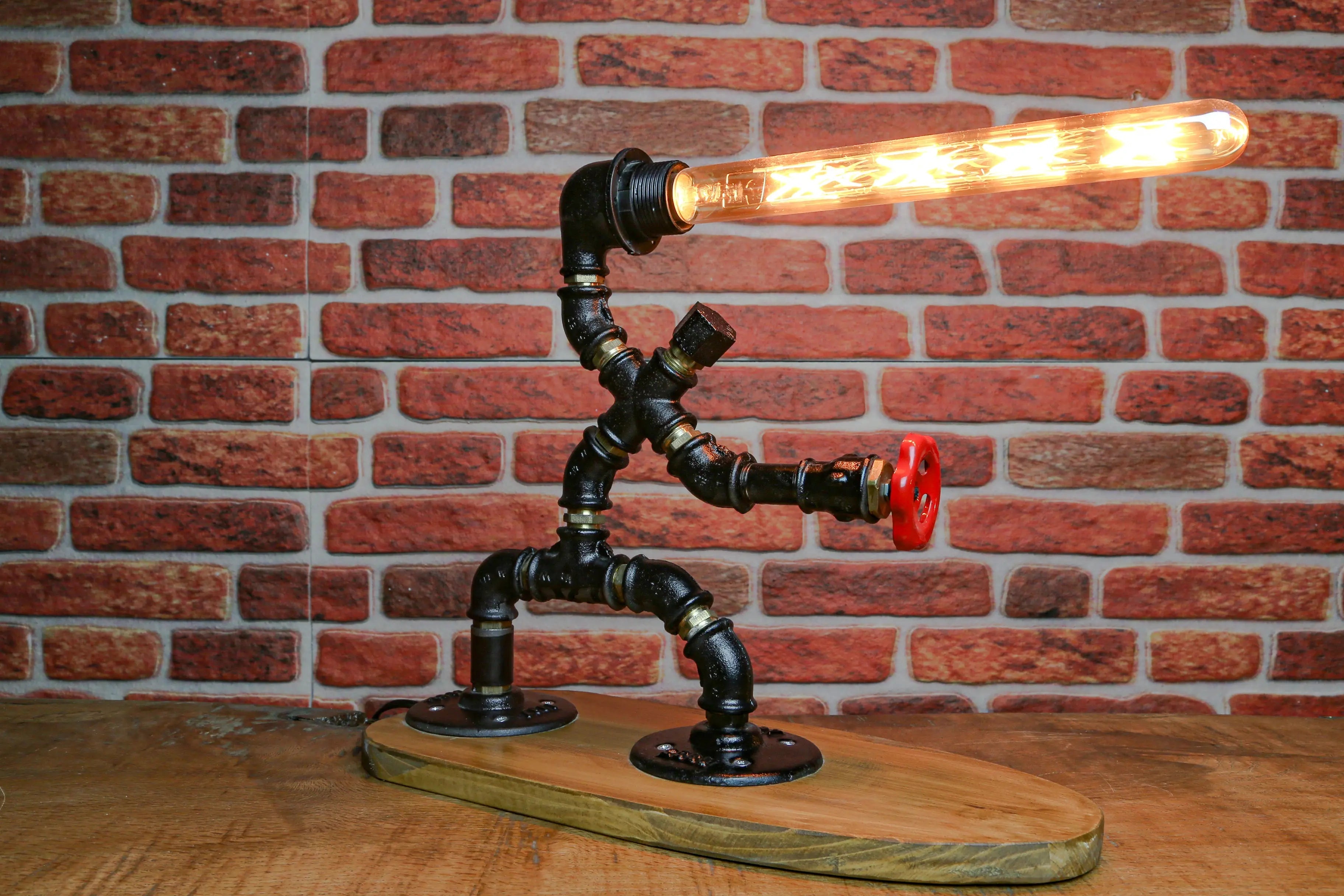 DEMİR ADAM. Gece Lambası