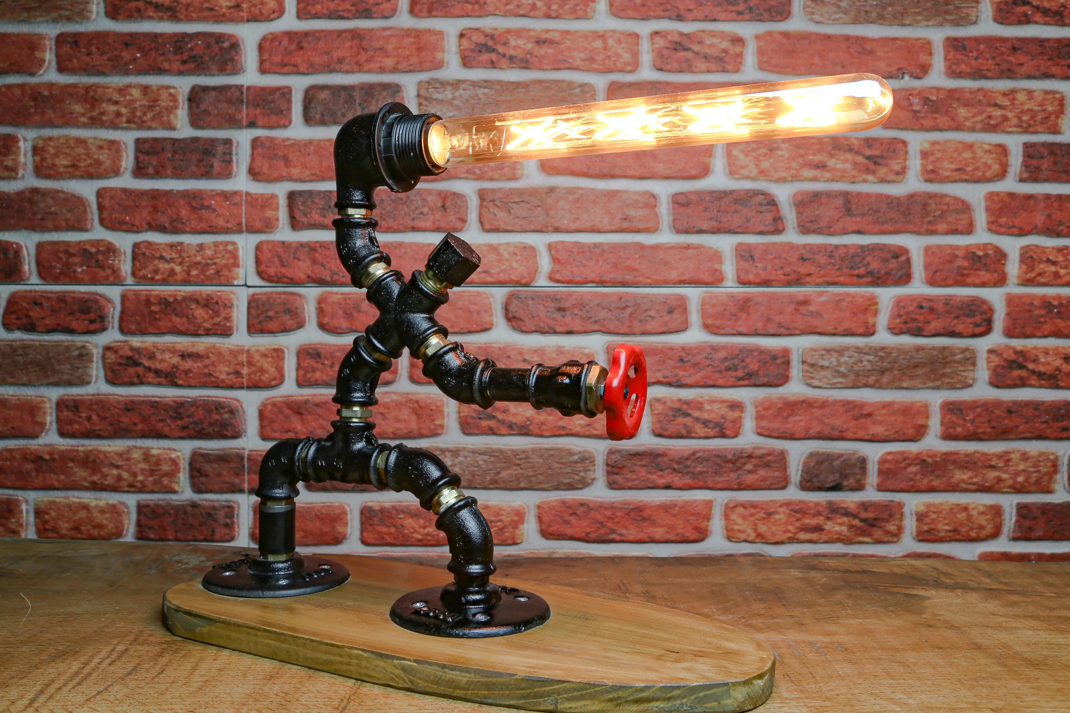 DEMİR ADAM. Gece Lambası