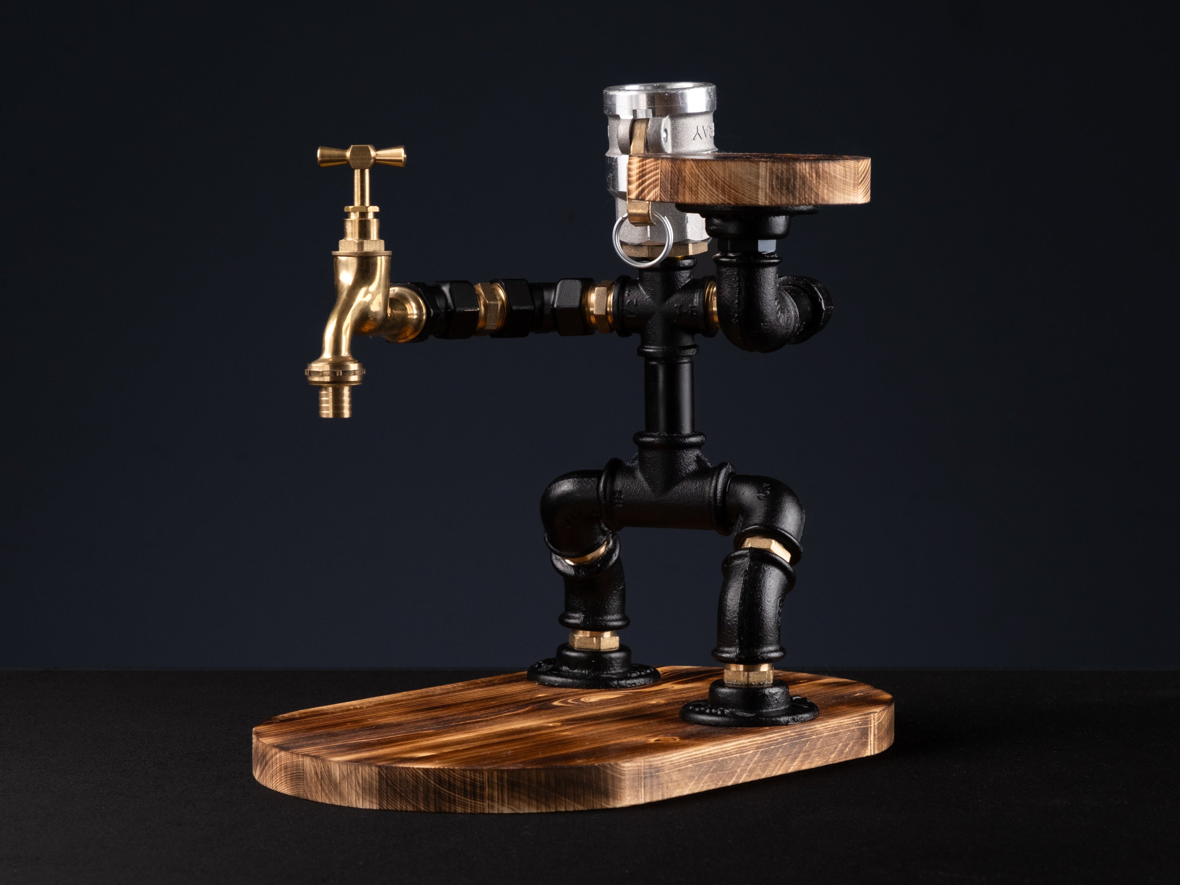 GARSON. Lampenser İçki Çeşmesi