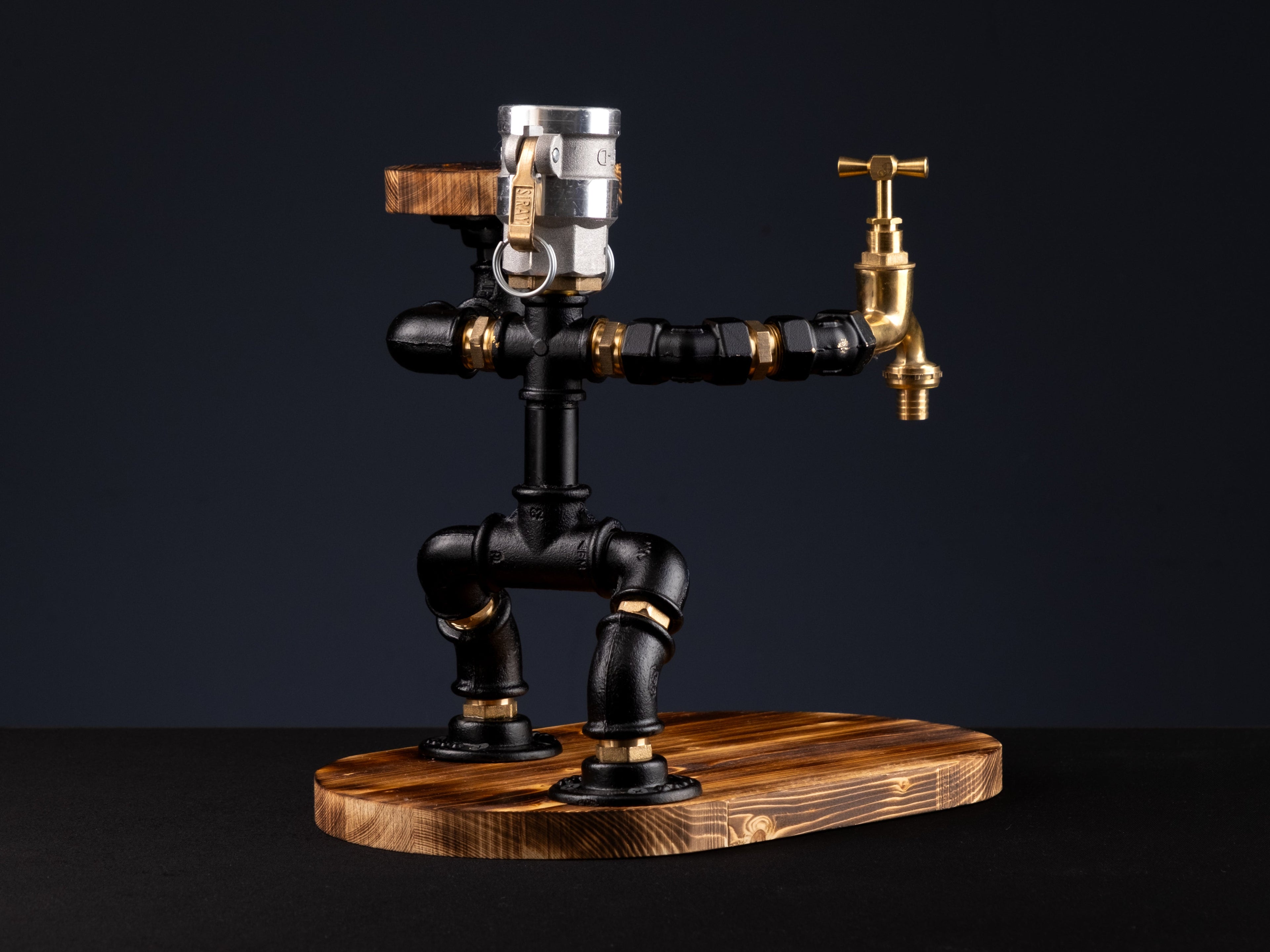 GARSON. Lampenser İçki Çeşmesi