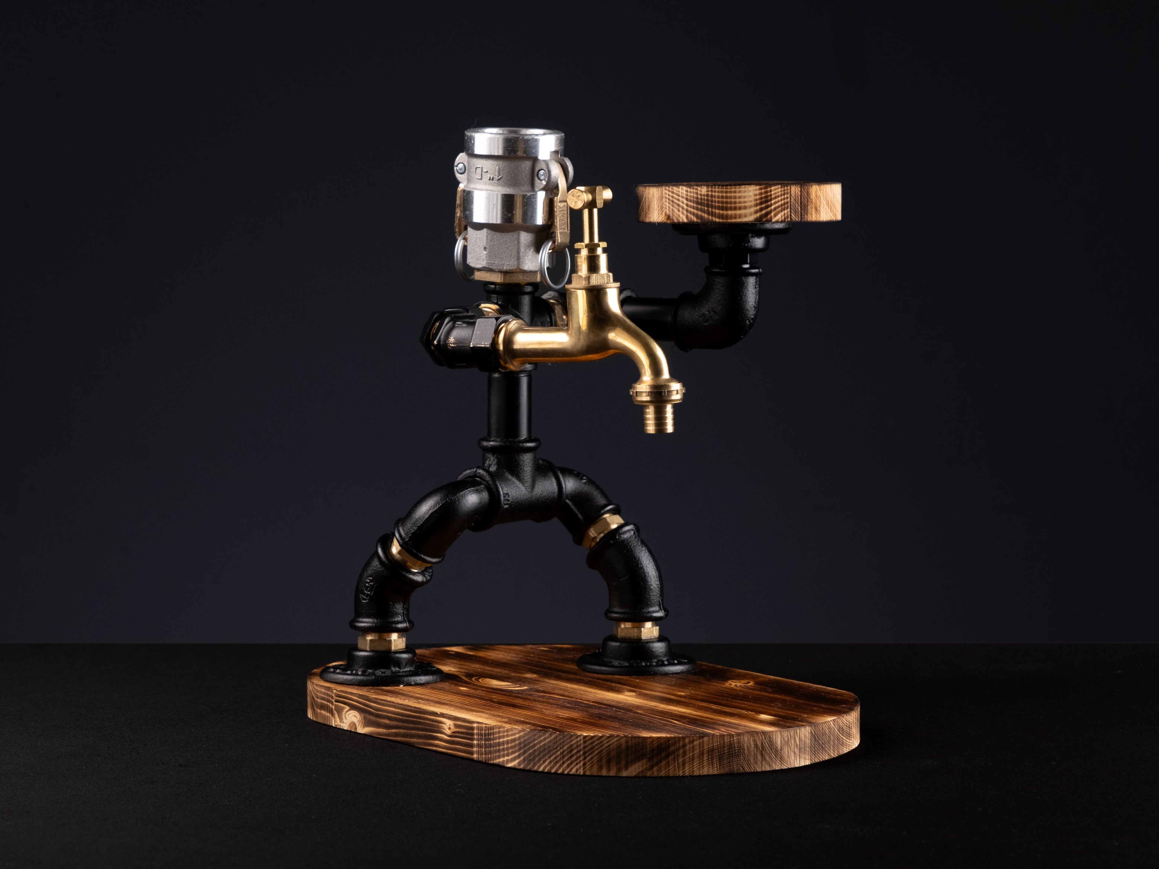 GARSON. Lampenser İçki Çeşmesi